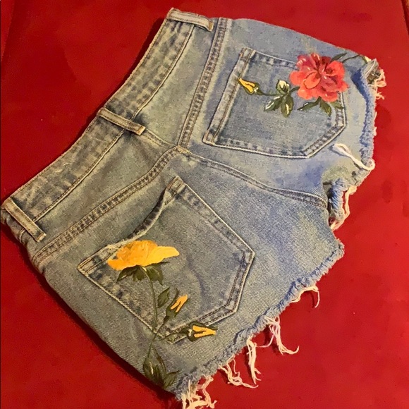 Flower printed jean shorts 🌺🌼 - Picture 2 of 5